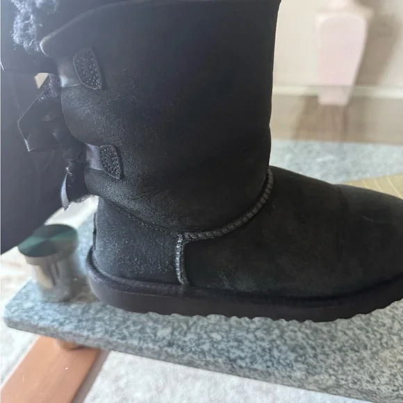 UGG® Bailey Bow II Boot - Big Kid - Black size 5Y - Picture 4 of 10